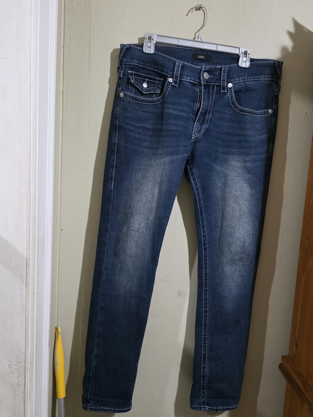 True Religion Men's Slim Straight Jeans in Dark Blue Used Size 33